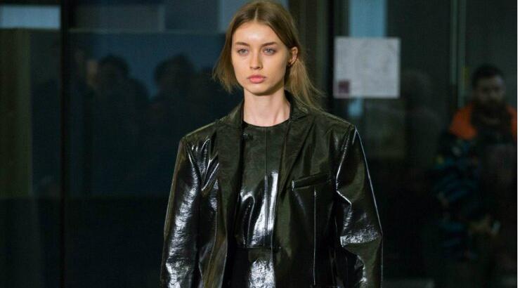 Μαύρο glossy για το φετινό χειμώνα