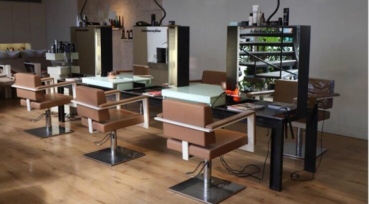 Γνωστό κομμωτήριο της Λευκωσίας σου δείχνει βήμα βήμα πώς να βάψεις μόνη τα μαλλιά σου