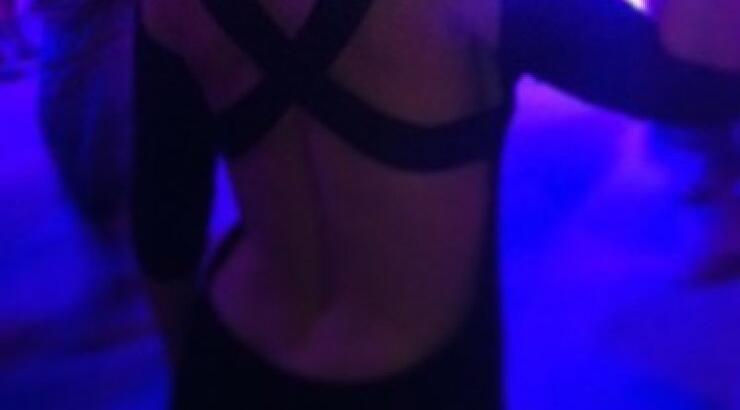 Ποια Ελληνίδα διαθέτει αυτή τη sexy πλάτη;