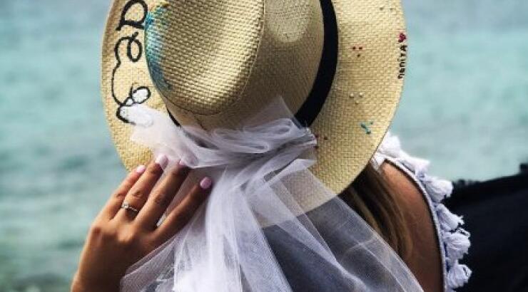 Επώνυμη Ελληνίδα παντρεύτηκε και δεν το πήρε κανείς χαμπάρι!