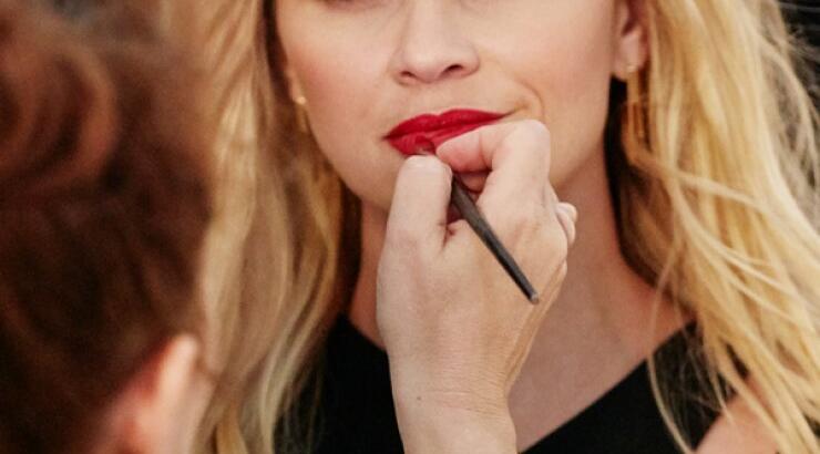 Ο οίκος Elizabeth Arden αλλάζει τον κόσμο με ένα κραγιόν κάθε φορά