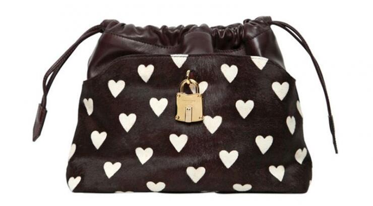Οι τσάντες Burberry γεμίζουν καρδιές 