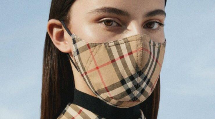 Ο οίκος Burberry δημιούργησε τις δικές του μάσκες προσώπου