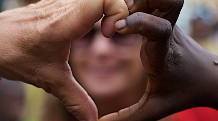 “One Love Team”: Το νέο ντοκιμαντέρ του Αντώνη Κανάκη με την Action Aid