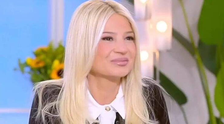 Φαίη Σκορδά: Επέστρεψε στην εκπομπή της ντυμένη στα μαύρα και βουρκωμένη [βίντεο]