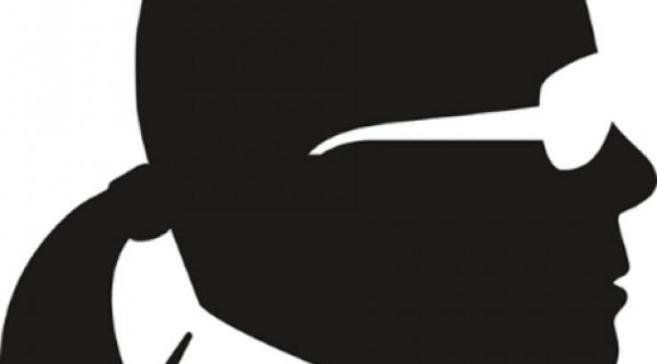 Σε ποιο προϊόν ομορφιάς είναι εθισμένος ο Karl Lagerfeld;