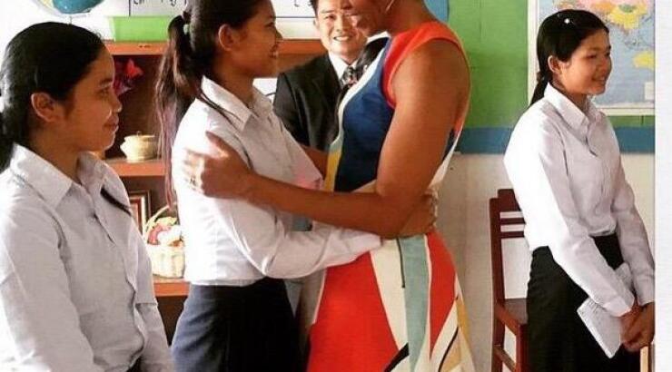 Τι φόρεσε η Μισέλ Ομπάμα στην επίσκεψη της στην Καμποτία [Εικόνες]