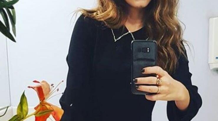 Νέο look για την Κατερίνα Παπουτσάκη: Έκανε το πιο stylish καλοκαιρινό κόψιμο