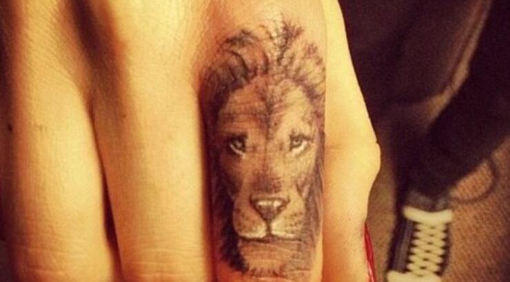 Ποιο διάσημο μοντέλο έκανε αυτό το τατουάζ;