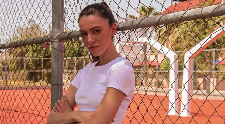 Εβελίνα Σκίτσκο: Μπήκε στο γήπεδο και αγκάλιασε τον αγαπημένο της (εικόνα)