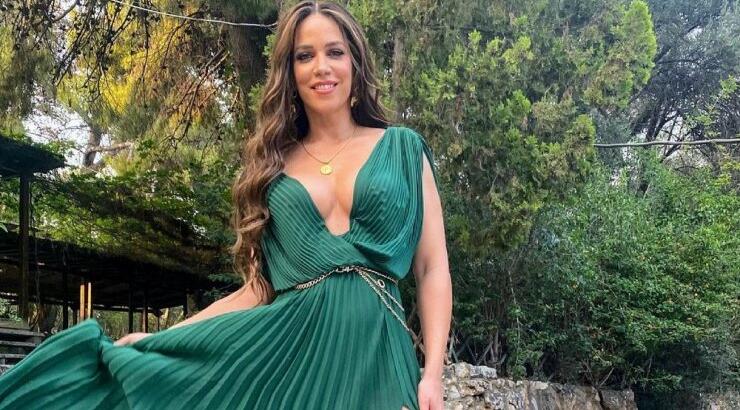 Κατερίνα Στικούδη: Με ολόσωμο μαγιό στον έβδομο μήνα της εγκυμοσύνης της