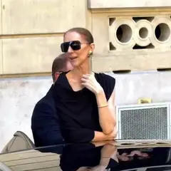 Céline Dion: Παραπάτησε και έπεσε στη σκηνή σε συναυλία της στο Παρίσι