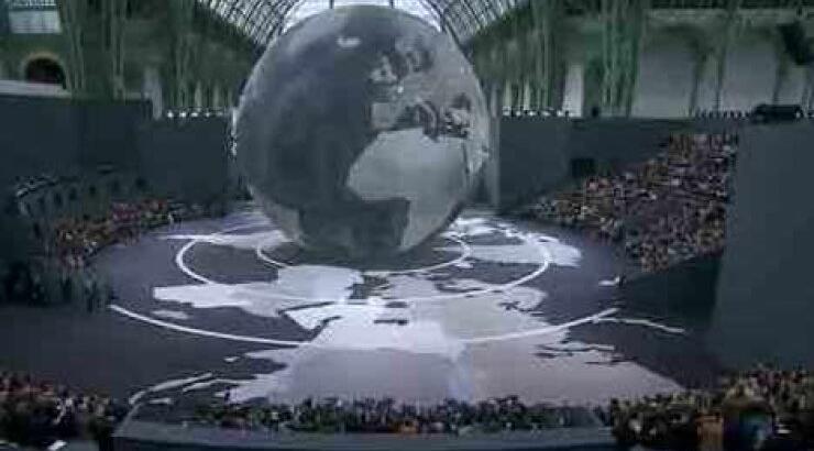 Tο video από το show του οίκου Chanel