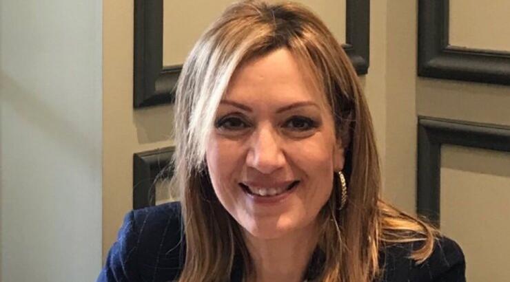 Ειρήνη Χαραλαμπίδου: Πήγε στο γάμο της βαφτιστήρας της με τζιν 