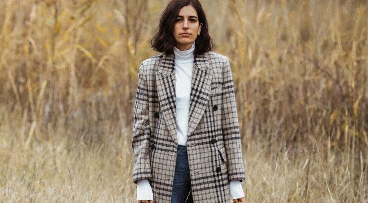 Tο καρό παλτό στο γραφείο