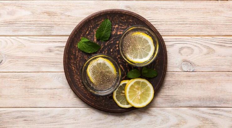 Όλα όσα πρέπει να γνωρίζεις για το viral ρόφημα με λεμόνι και σπόρους chia 