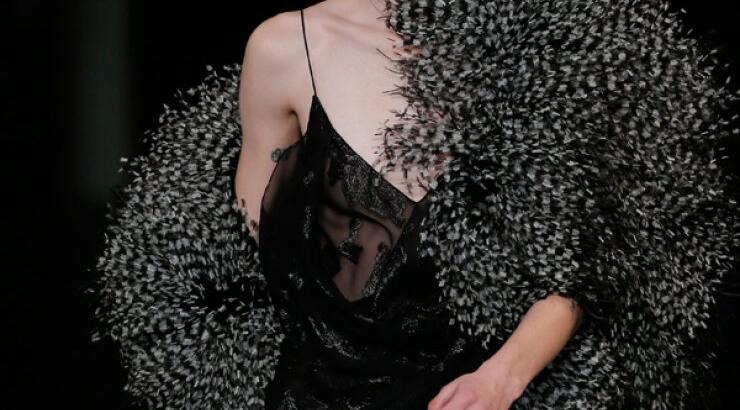 Paris Fashion Week: Το fashion show του Saint Laurent [Εικόνες]