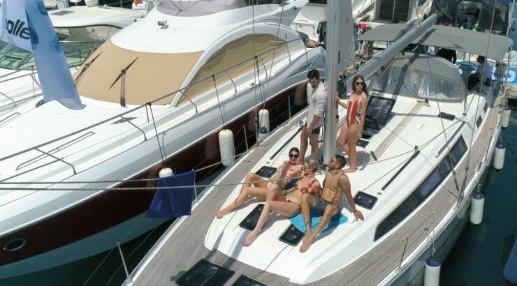 Βρεθήκαμε στο backstage της φωτογράφησης των συλλογών του "brand concept store Collective" για το Καλοκαίρι του 2019