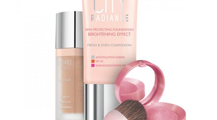 Bourjois: Παρουσιάζει το φον ντε τεν City Radiance και το μαγικό άγγιγμα του Radiance Reveal