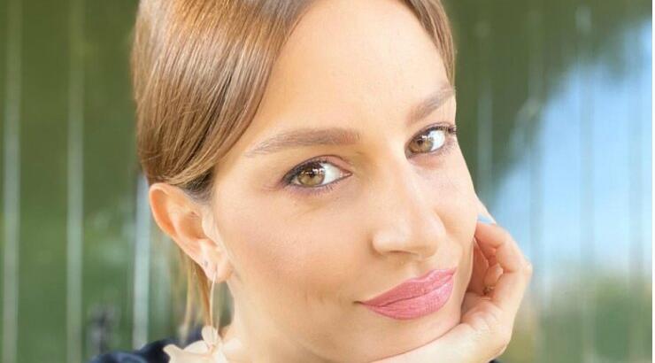 Η Κωνσταντίνα Ευριπίδου σας φτιάχνει την διάθεση με ένα εύκολο μακιγιάζ που μπορείτε να υιοθετήσετε στο σπίτι