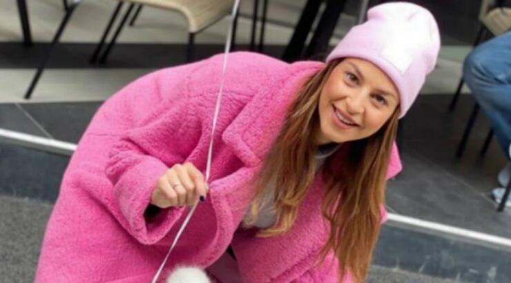 Η Κωνσταντίνα Ευρίπιδου φόρεσε την μεγαλύτερη τάση της σεζόν στο παλτό