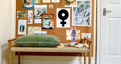 Κι όμως, ένας πίνακας από φελλό μπορεί να γίνει statement κομμάτι σε ένα διαμέρισμα