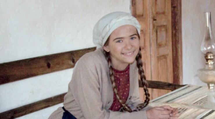 Η μικρή "Μαρία" από τη σειρά "Το Νησί" μεγάλωσε και αναστατώνει τις παραλίες με το κορμί της 