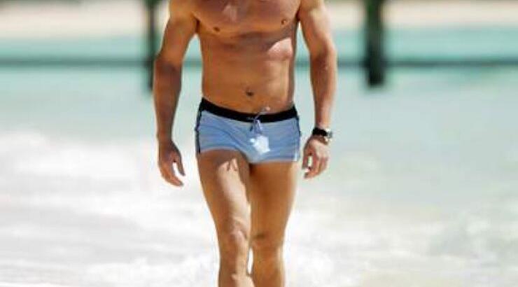 50 000 ευρώ για το άπλυτο μαγιό του James Bond