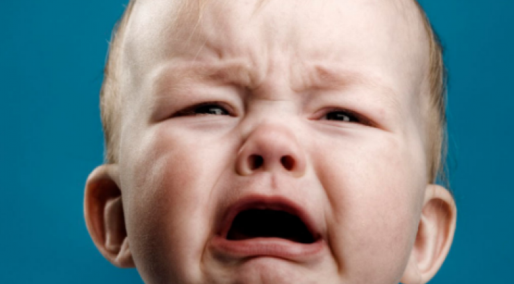 Είναι σωστό να αφήνω το μωρό να κλαίει;