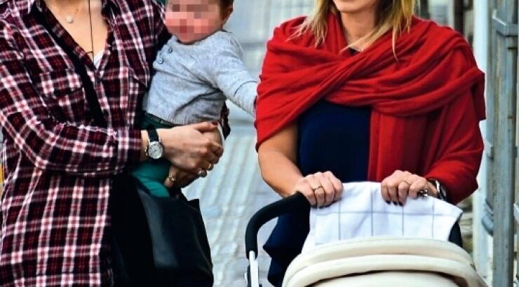 Δανάη Στράτου: Η βόλτα της συζύγου του Γιάνη Βαρουφάκη ανήμερα της Γιορτής της γυναίκας [εικόνα]