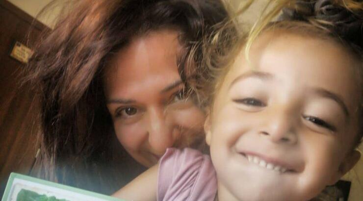 Δανάη Χρήστου: Μας έδειξε την κόρη της να περπατάει σε ψηλοτάκουνα πέδιλα [βίντεο]