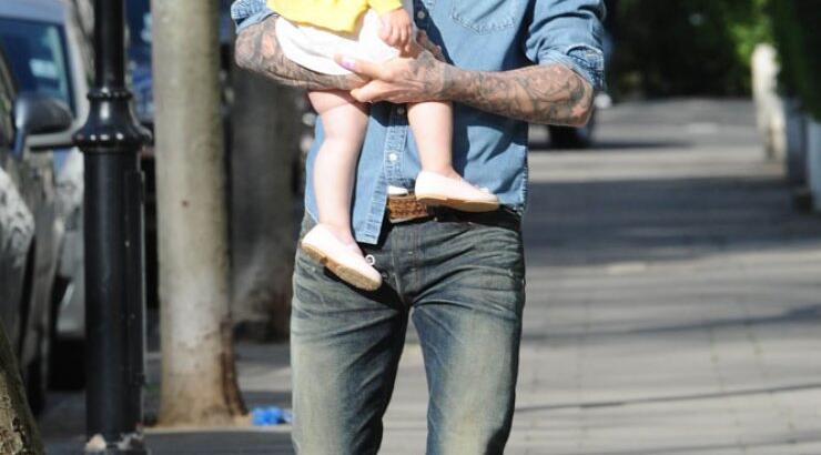 Αγκαλίτσες και φιλάκια στο Notting Hill! 