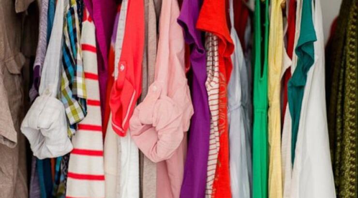 Έφερνε ρούχα μαϊμού από κατεχόμενα και τα μεταπωλούσε