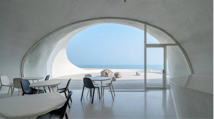 Το αρχιτεκτονικό γραφείο OPEN Architecture έχει σχεδιάσει ένα μουσείο θαμμένο μέσα σε ένα αμμόλοφο