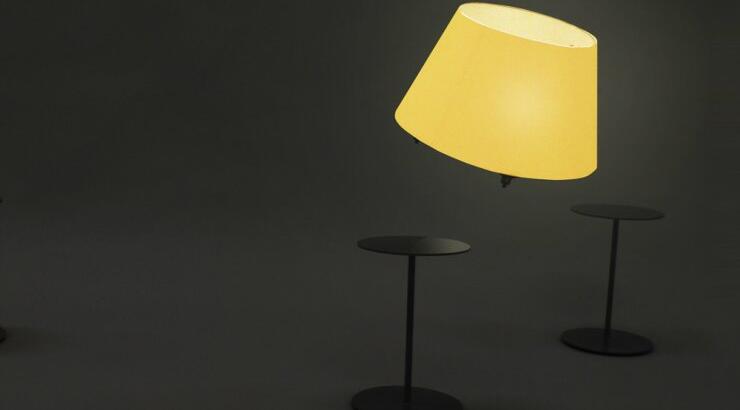 Φωτιστικό με ενσωματωμένο drone