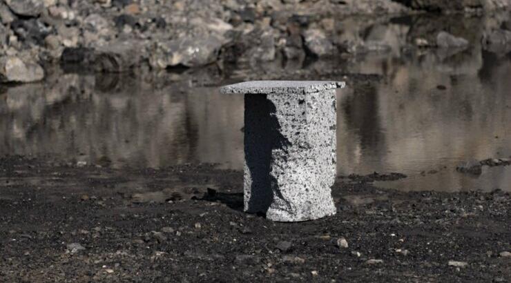 Μεταλλικά έπιπλα "Moon Rock"