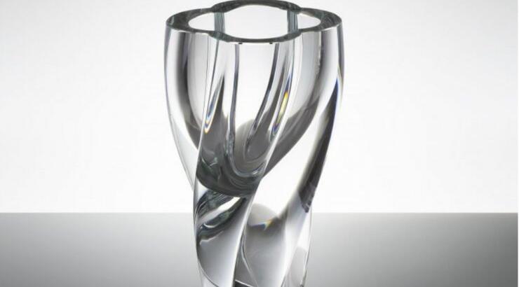 Το μονόγραμμα της Louis VuItton σε βάζο