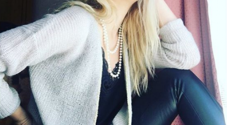 Δείτε τη Δήμητρα Μακρυγιάννη με την πιο σέξι φούστα που έχει φορέσει ποτέ!