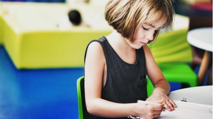 5 + 1 τρόποι για να βοηθήσετε το παιδί με ΔΕΠΥ να κάνει φίλους