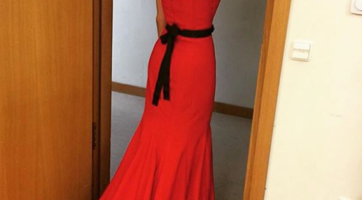 Επώνυμη Κύπρια ανεβαίνει τα σκαλιά της εκκλησίας;