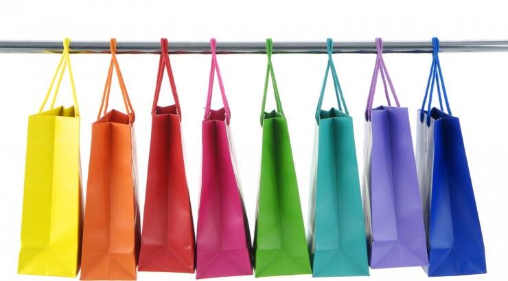 Εκπτώσεις: Υποχρέωση διπλής αναγραφής τιμών στα εμπορεύματα 