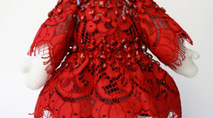 Ο οίκος Dolce & Gabbana δημιούργησε μια κούκλα για καλό σκοπό 