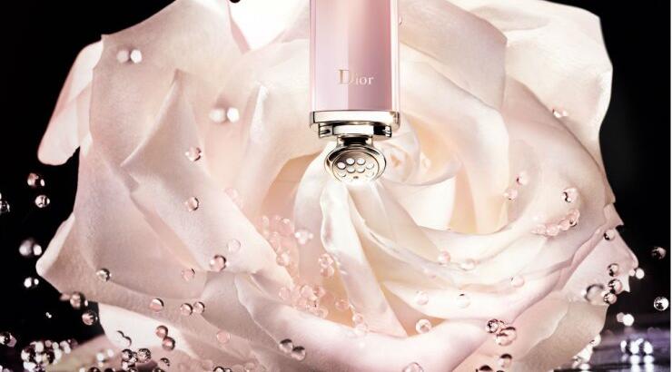 Ένας ορός ματιών που βελτιώνει την εμφάνιση των μαύρων κύκλων και του οιδήματος