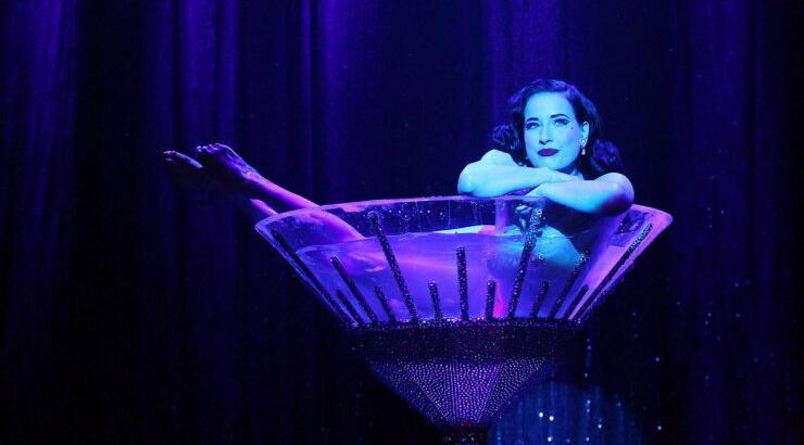 5 συμβουλές για τέλειο στριπτίζ από την Dita Von Teese 