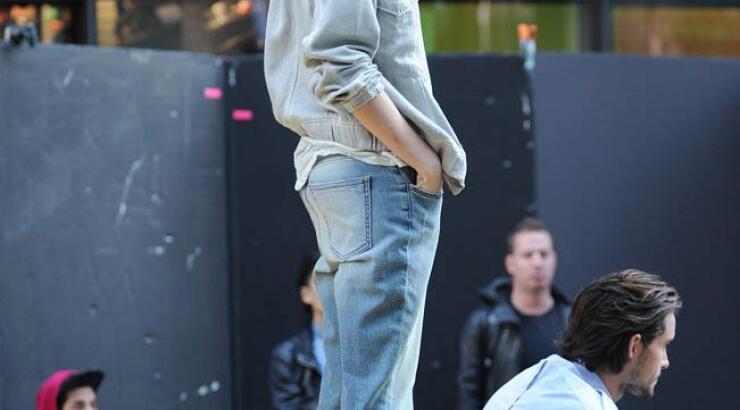 Δείτε τη νέα καμπάνια της DKNY με την Cara Delevingne!