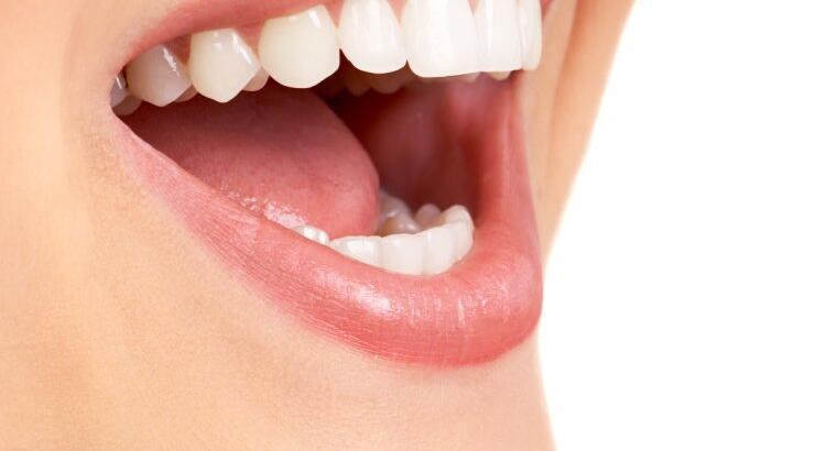 Yγιή και λευκά δόντια το καλοκαίρι [βίντεο]