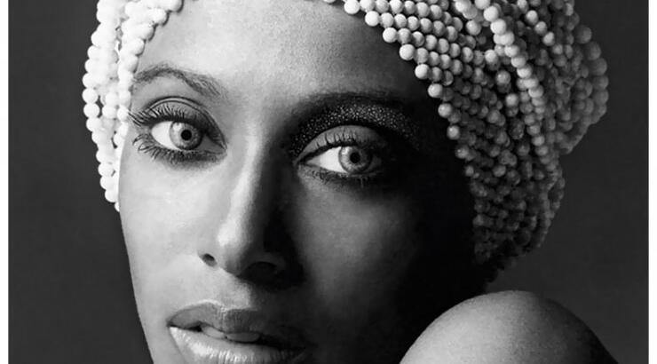 Αυτή είναι η πρώτη μαύρη καλλονή που έγινε εξώφυλλο στη Vogue