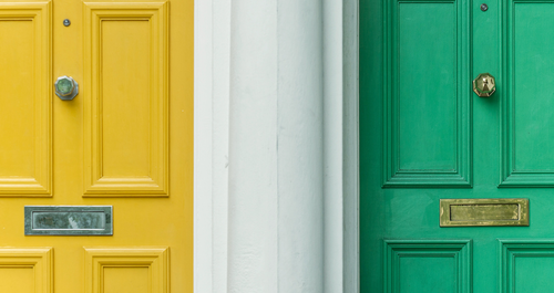 Ποια χρώματα είναι καλό να αποφεύγετε στις μπροστινές πόρτες