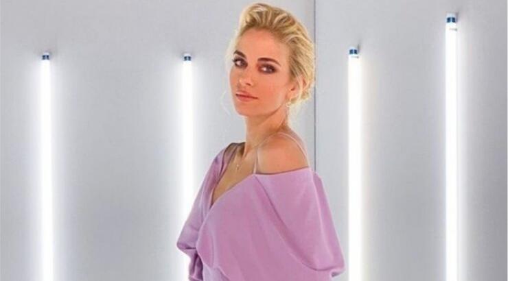 Η Νομικού ανακοίνωσε την εγκυμοσύνη στην εκπομπή "Super Makeover"