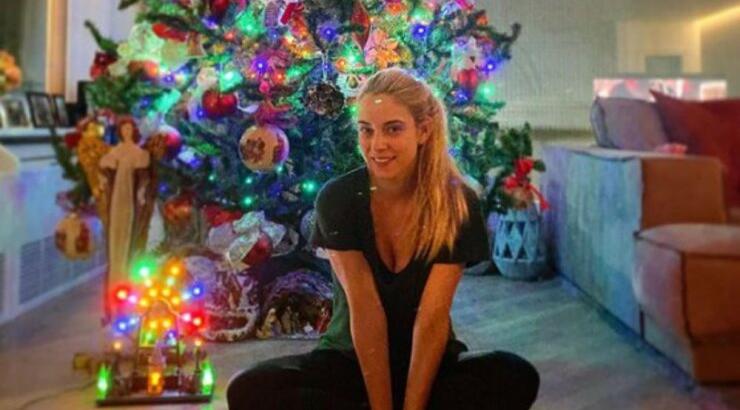 Δούκισσα Νομικού: Ποζάρει με τον σύζυγό της και τα δύο τους παιδιά σε ένα στιγμιότυπο που θα λατρέψεις!